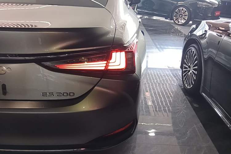 Used Lexus ES 2023 200 Excellence Edition Exterior 3