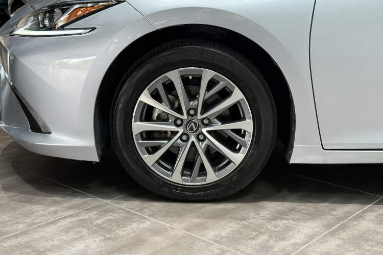Used Lexus ES 2023 200 Luxury Edition Exterior 6