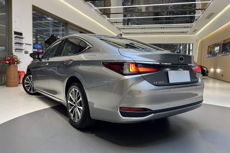 Used Lexus ES 2023 200 Excellence Edition Exterior 7