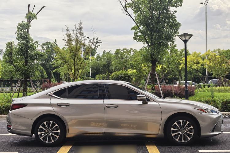 Used Lexus ES 2023 200 Excellence Edition Exterior 7