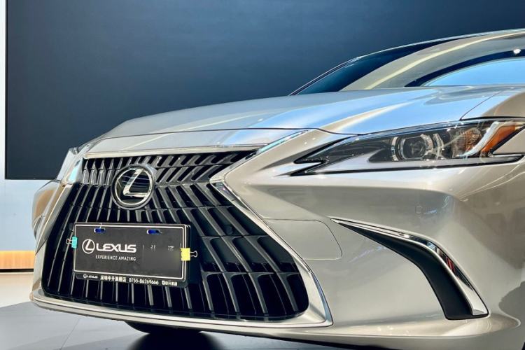 Used Lexus ES 2023 200 Excellence Edition Exterior 9