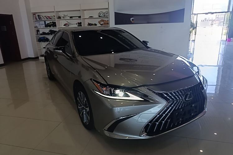 Used Lexus ES 2023 200 Excellence Edition Front Right 45 Deg