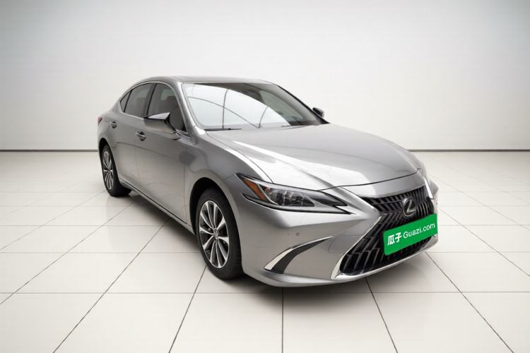 Used Lexus ES 2023 200 Excellence Edition Front Right 45 Deg