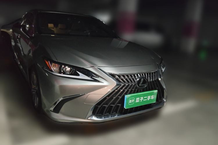 Used Lexus ES 2023 200 Excellence Edition Front Right 45 Deg
