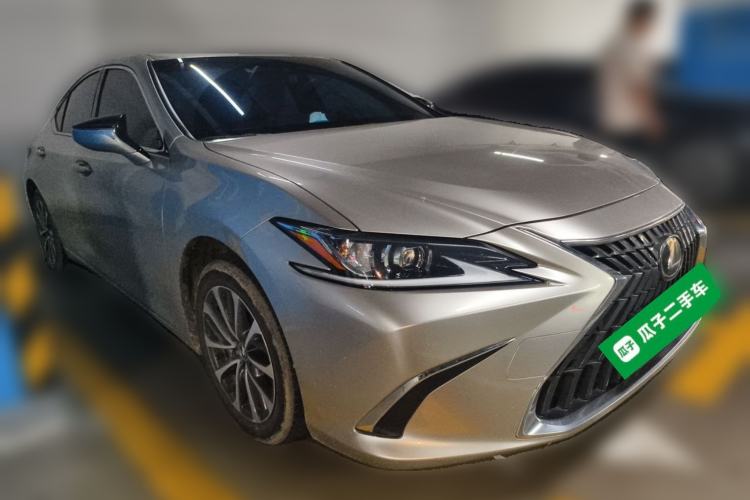 Used Lexus ES 2023 200 Excellence Edition Front Right 45 Deg
