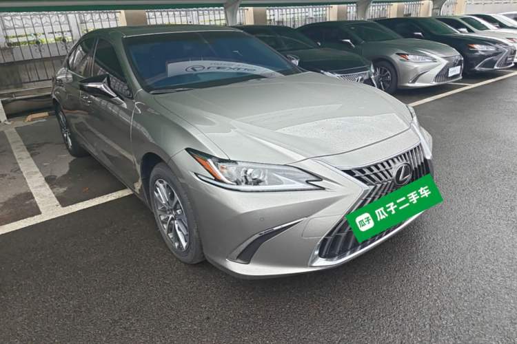 Used Lexus ES 2023 200 Excellence Edition Front Right 45 Deg