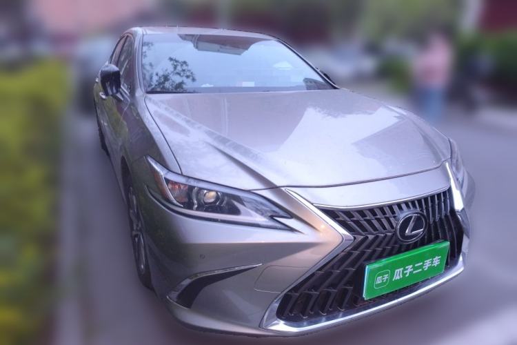Used Lexus ES 2023 260 Excellence Edition Front Right 45 Deg