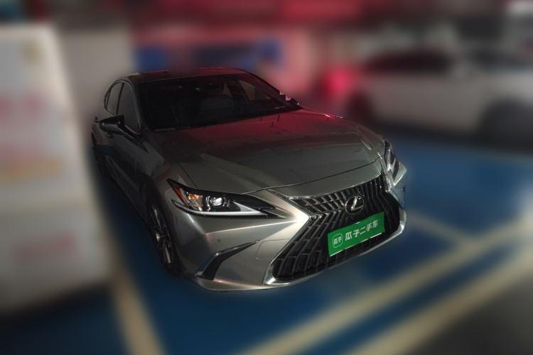 Used Lexus ES 2023 200 Excellence Edition Front Right 45 Deg