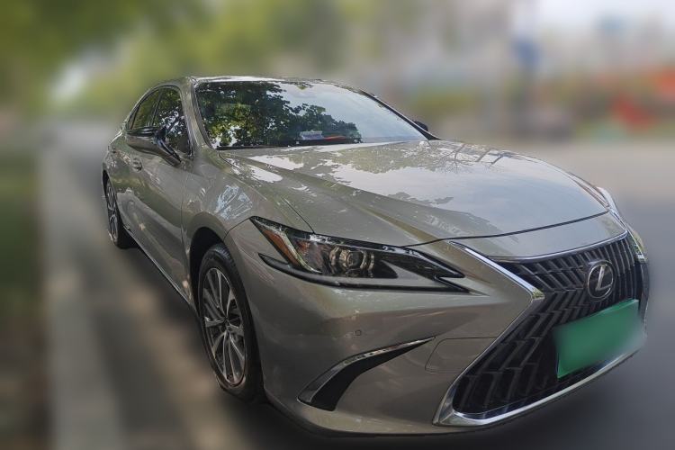 Used Lexus ES 2023 200 Luxury Edition Front Right 45 Deg