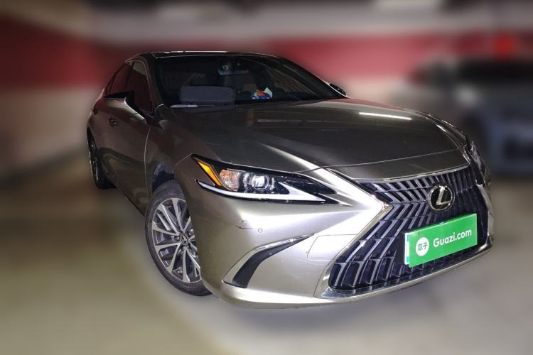 Used Lexus ES 2023 200 Excellence Edition Front Right 45 Deg