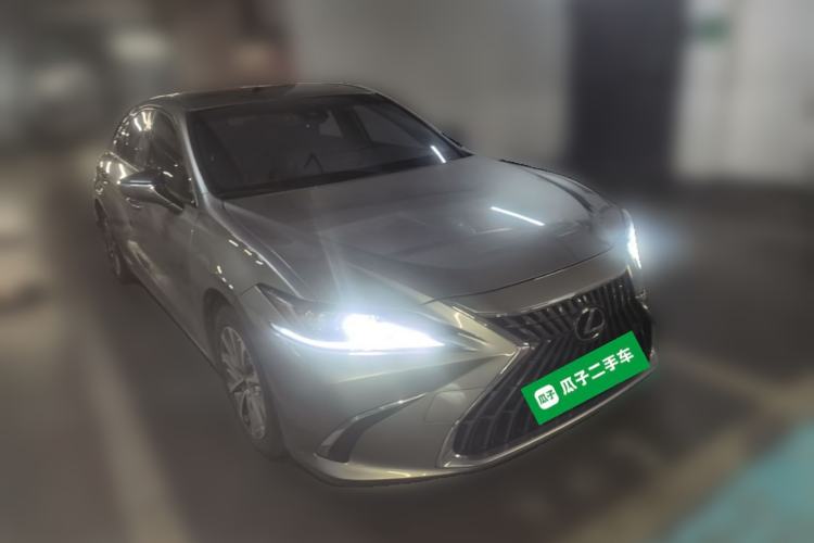Used Lexus ES 2023 200 Luxury Edition Front Right 45 Deg