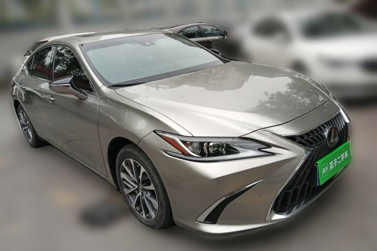 Used Lexus ES 2023 260 Excellence Edition Front Right 45 Deg