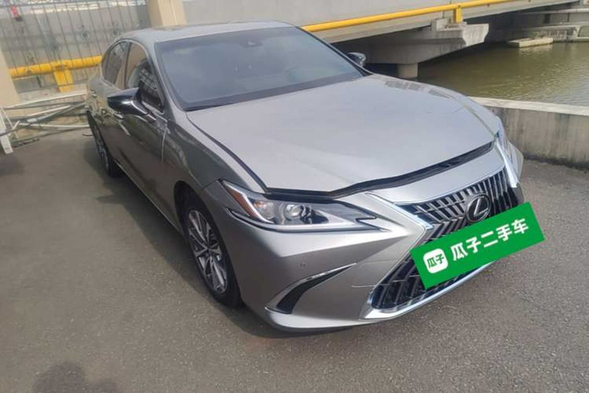 Used Lexus ES 2023 200 Excellence Edition Front Right 45 Deg