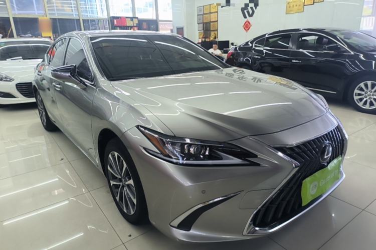 Used Lexus ES 2023 200 Excellence Edition Front Right 45 Deg