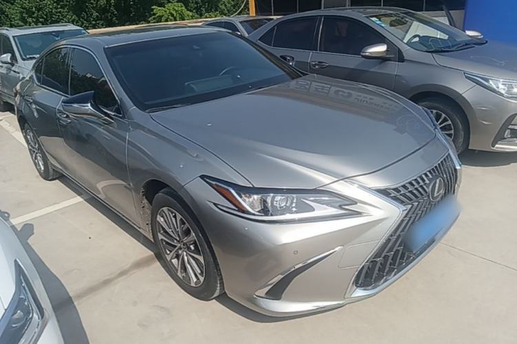 Used Lexus ES 2023 200 Excellence Edition Front Right 45 Deg
