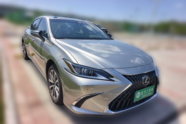 Used Lexus ES 2023 200 Excellence Edition Front Right 45 Deg