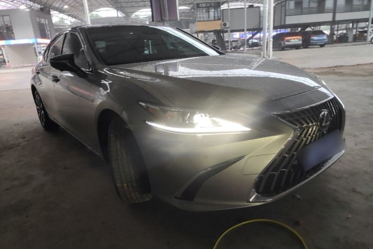 Used Lexus ES 2023 200 Excellence Edition Front Right 45 Deg
