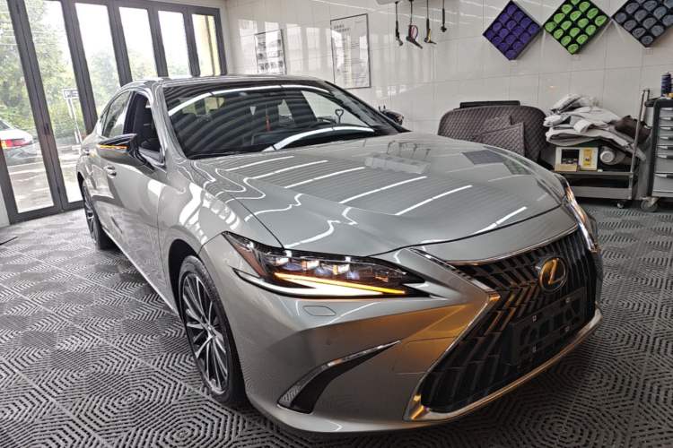 Used Lexus ES 2023 260 Excellence Edition Front Right 45 Deg