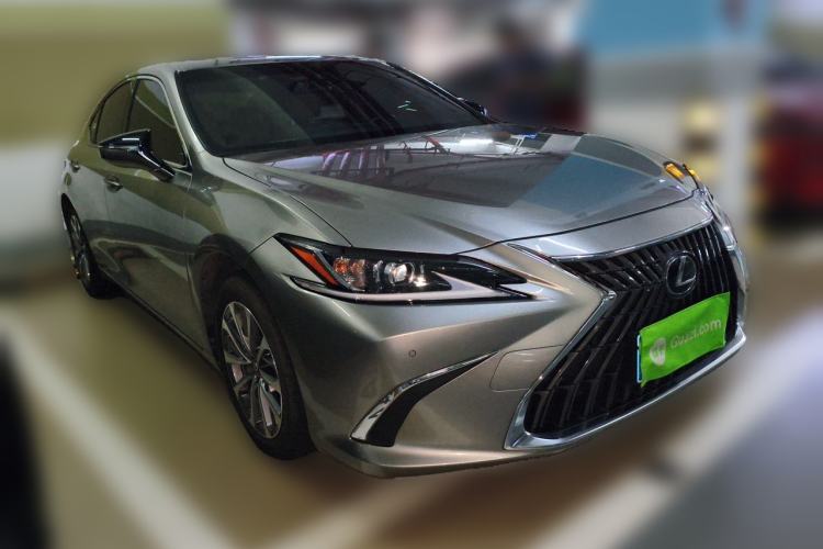 Used Lexus ES 2023 200 Excellence Edition Front Right 45 Deg