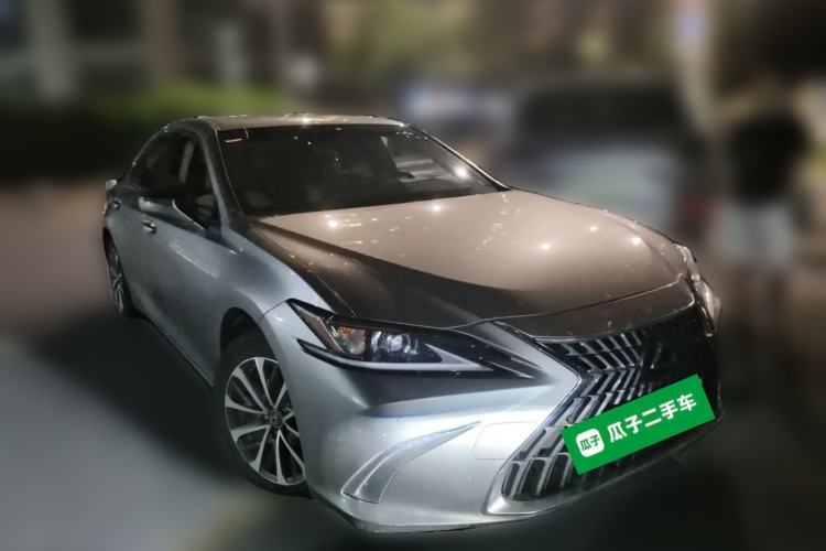 Used Lexus ES 2023 200 Excellence Edition Front Right 45 Deg