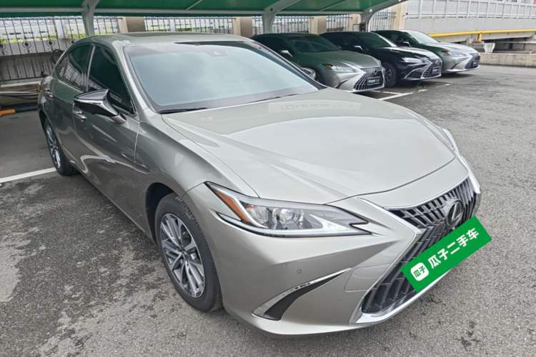 Used Lexus ES 2023 200 Excellence Edition Front Right 45 Deg