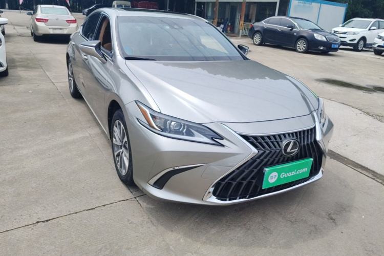 Used Lexus ES 2023 200 Excellence Edition Front Right 45 Deg