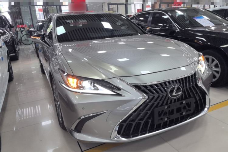Used Lexus ES 2023 200 Excellence Edition Front Right 45 Deg