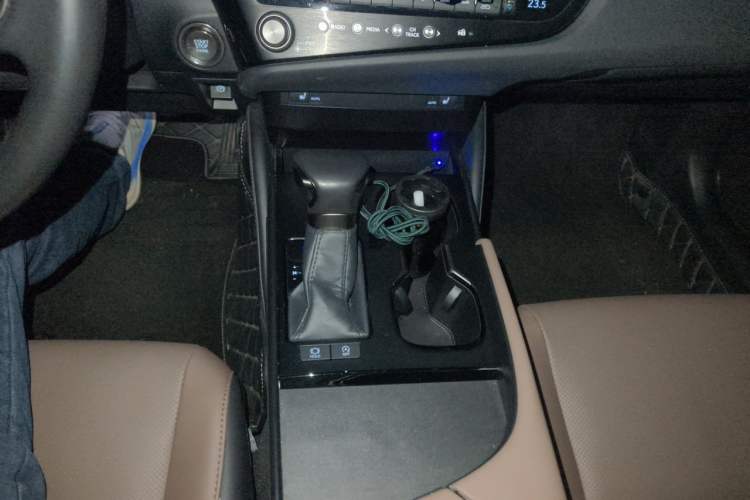 Used Lexus ES 2023 200 Excellence Edition Gear Lever