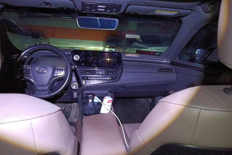 Used Lexus ES 2023 200 Excellence Edition Headliner