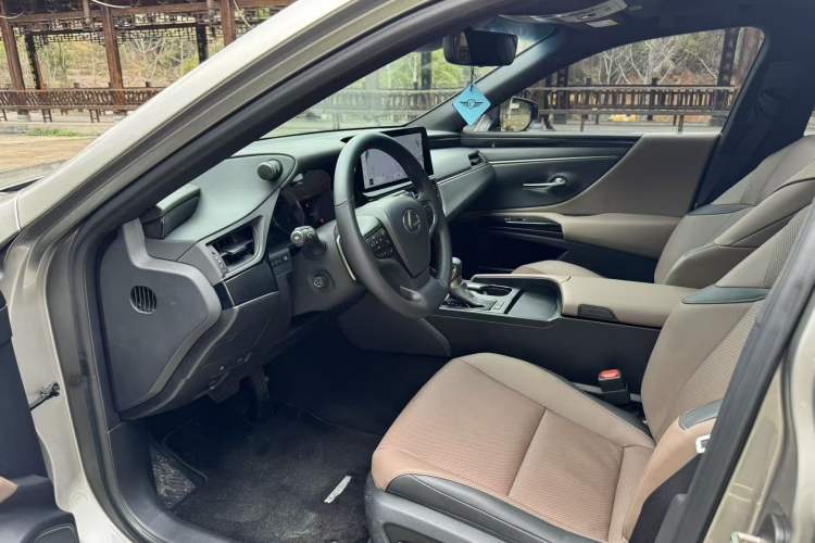 Used Lexus ES 2023 200 Excellence Edition Interior 1