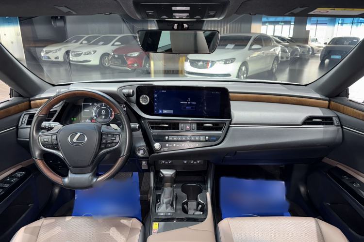 Used Lexus ES 2023 200 Luxury Edition Interior 1