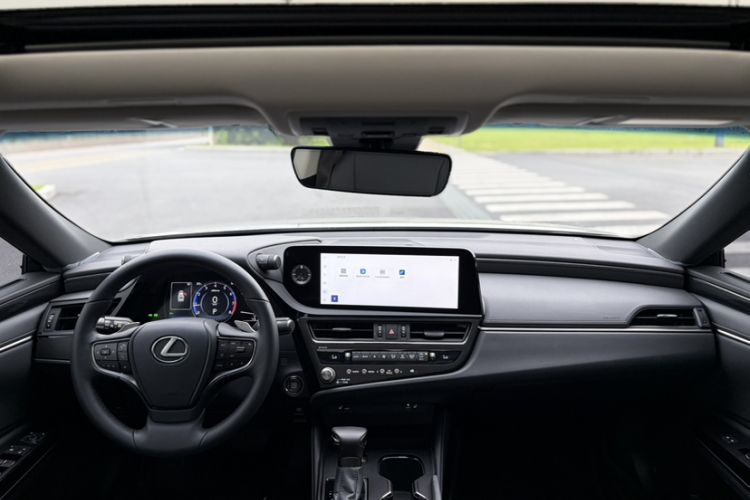 Used Lexus ES 2023 200 Excellence Edition Interior 10