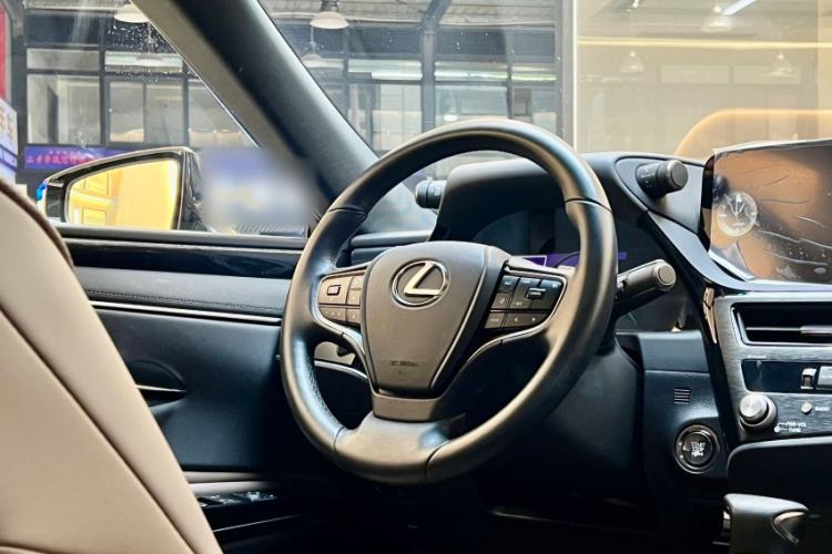 Used Lexus ES 2023 200 Excellence Edition Interior 11