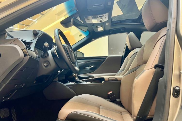 Used Lexus ES 2023 200 Excellence Edition Interior 13