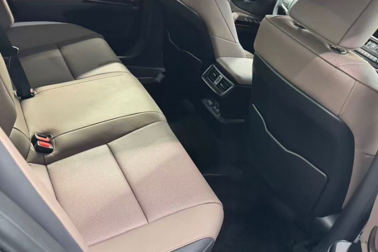 Used Lexus ES 2023 200 Excellence Edition Interior 14