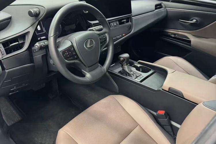 Used Lexus ES 2023 200 Excellence Edition Interior 2