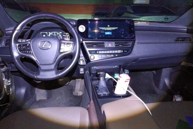 Used Lexus ES 2023 200 Excellence Edition Interior 2