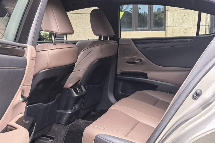 Used Lexus ES 2023 200 Excellence Edition Interior 2