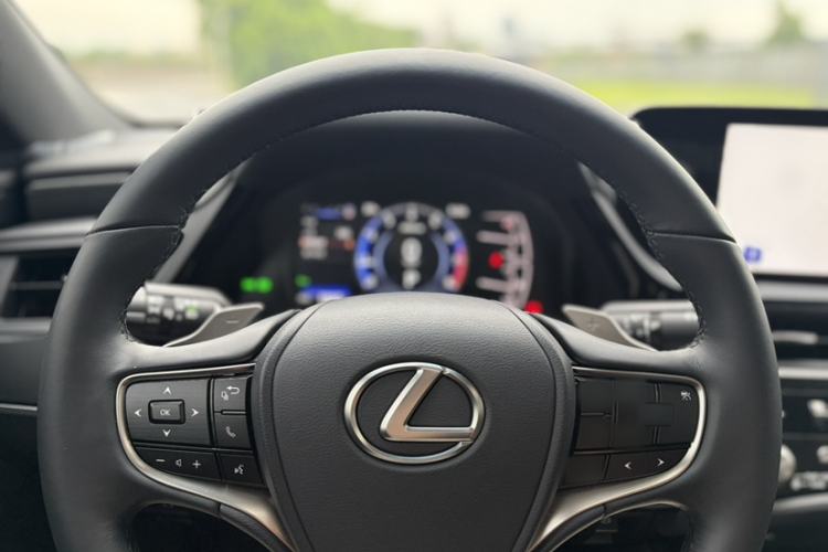 Used Lexus ES 2023 200 Excellence Edition Interior 2