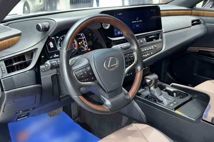 Used Lexus ES 2023 200 Luxury Edition Interior 2