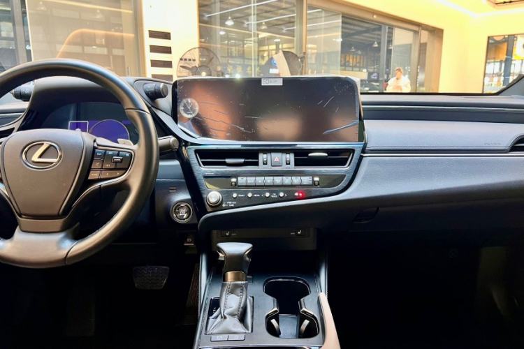 Used Lexus ES 2023 200 Excellence Edition Interior 3