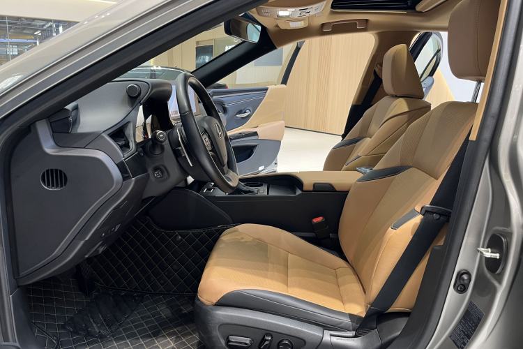 Used Lexus ES 2023 200 Excellence Edition Interior 3