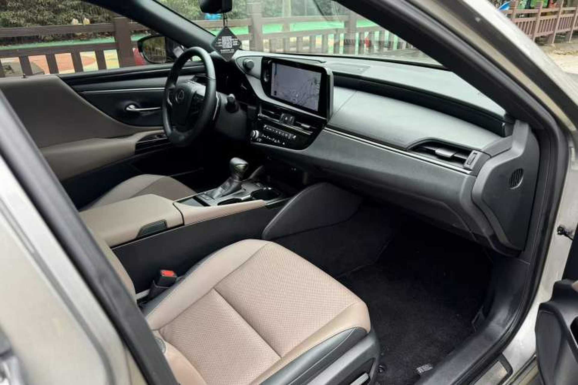 Used Lexus ES 2023 200 Excellence Edition Interior 3