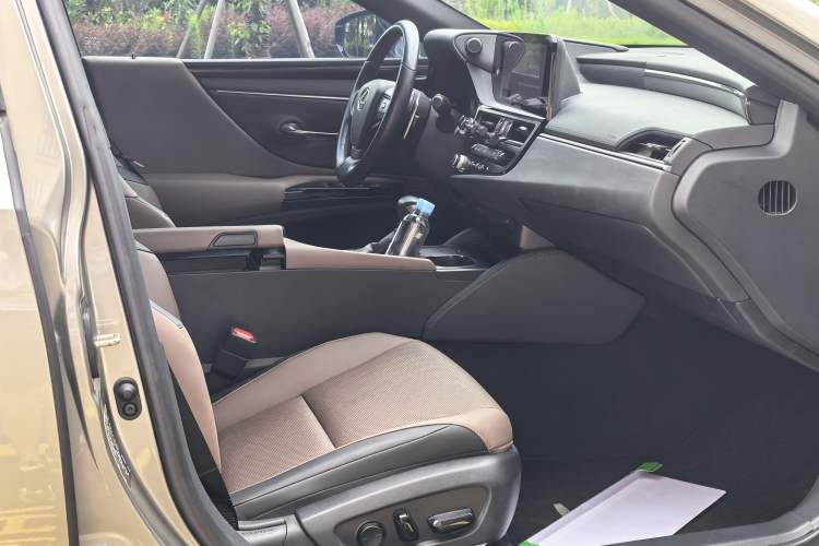 Used Lexus ES 2023 200 Excellence Edition Interior 3