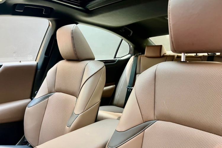 Used Lexus ES 2023 200 Excellence Edition Interior 4