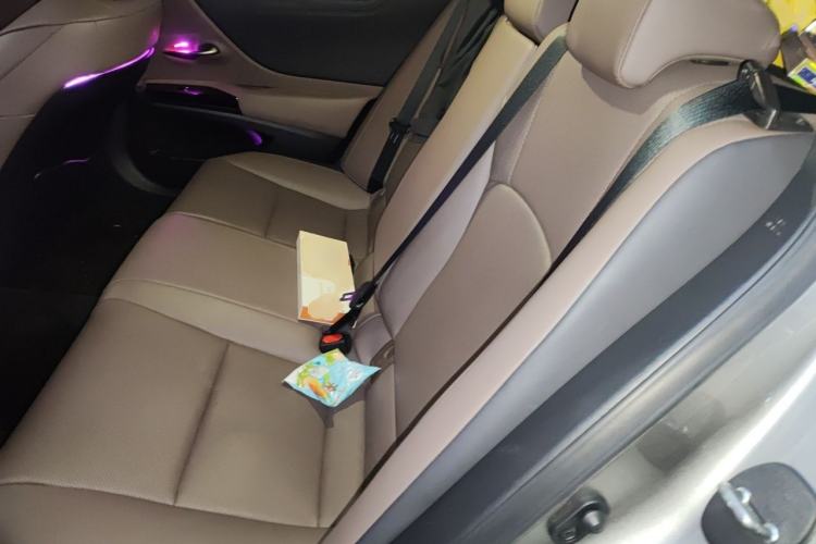 Used Lexus ES 2023 200 Excellence Edition Interior 4