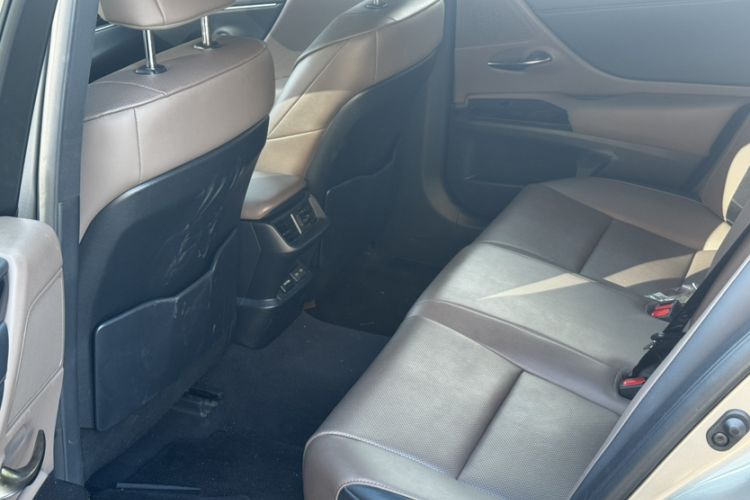 Used Lexus ES 2023 200 Excellence Edition Interior 4