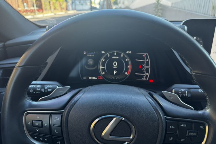Used Lexus ES 2023 200 Excellence Edition Interior 5