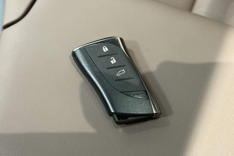 Used Lexus ES 2023 200 Luxury Edition Interior 5