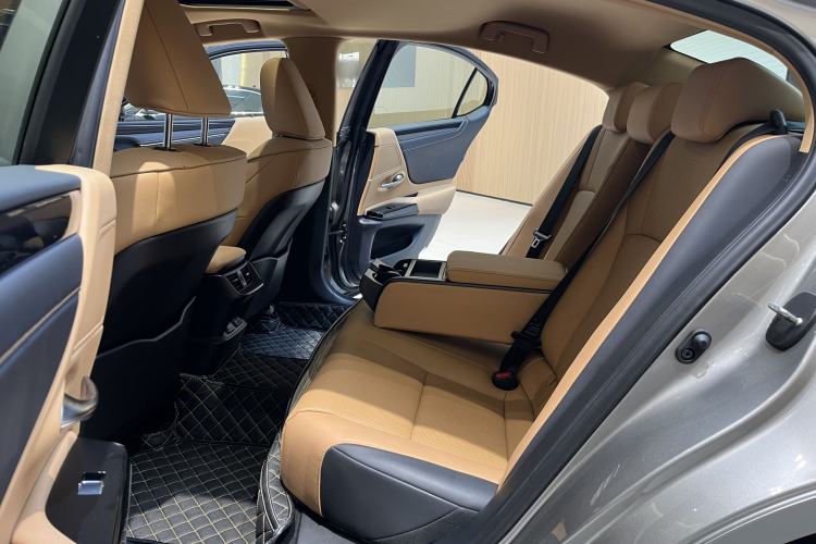Used Lexus ES 2023 200 Excellence Edition Interior 6